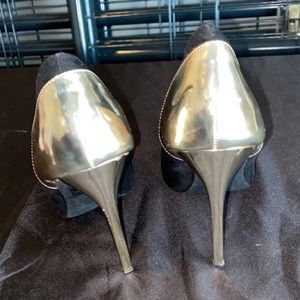 Mackinj black and gold high heel pumps